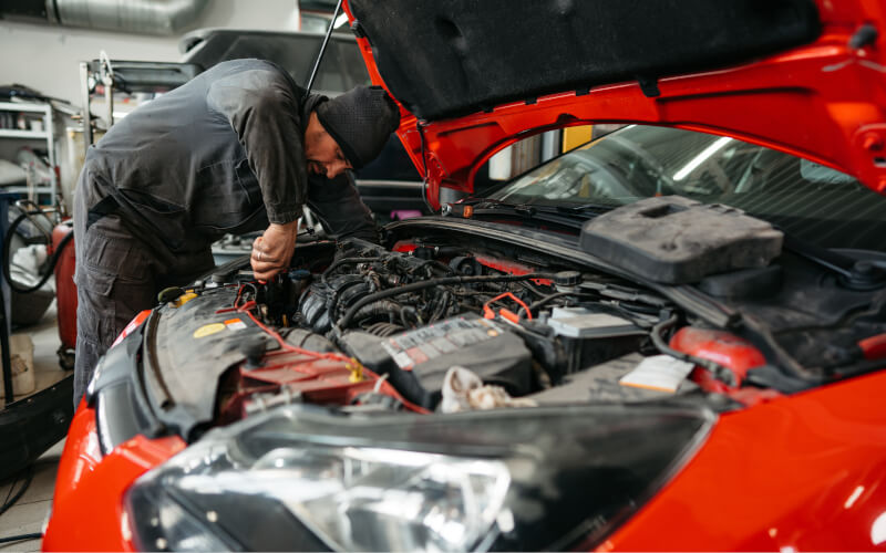 Check-up Media mechanic working