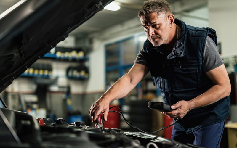 Check-up Media mechanic working