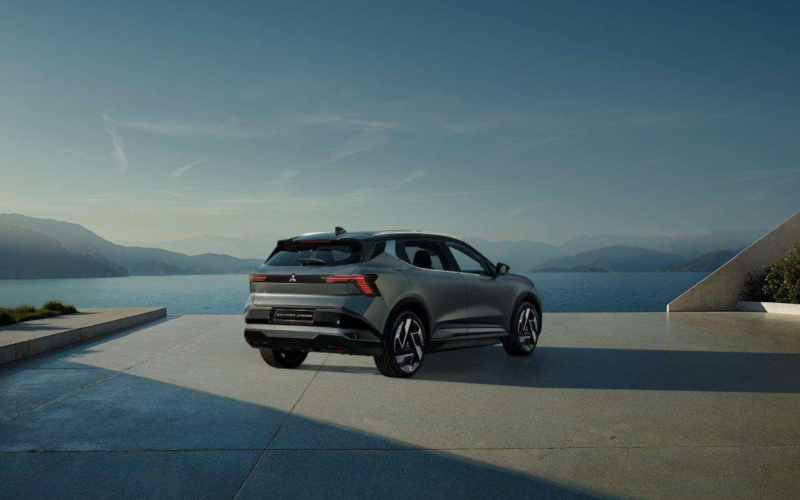 Check-up media Mitsubishi Eclipse Cross EV rear