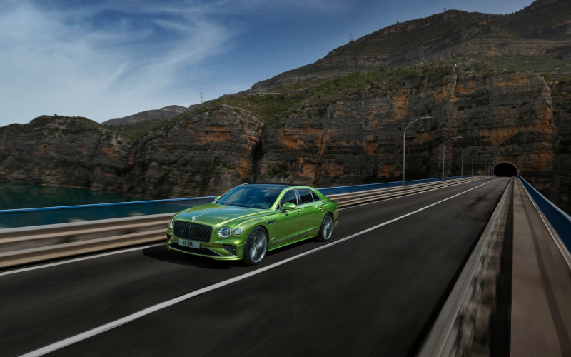 Check-up Media new Bentley Flying Spur action tunnel