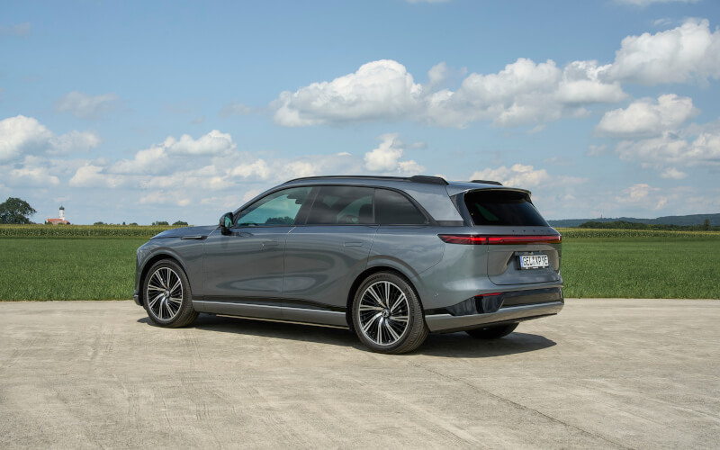 Check-up Media new XPENG G9 rear