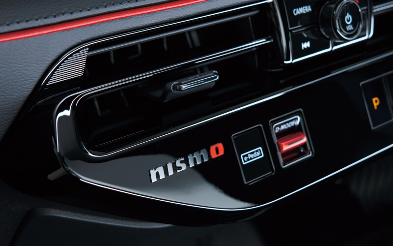 Check-up Media Nissan LEAF NISMO panel