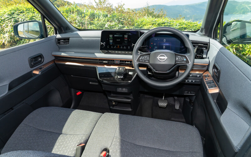 Check-up Media Nissan Sakura interior