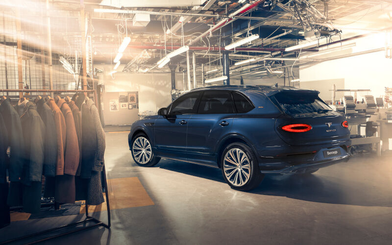 Check-up Media Private White V.C. Bentayga rear