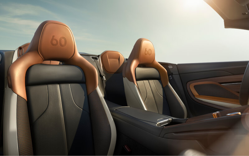 Check-up Media Q by Aston Martin seats