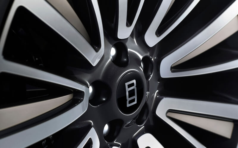 Check-up Media Range Rover SV Ultra wheel
