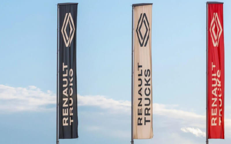 Check-up Media Renault Trucks flags