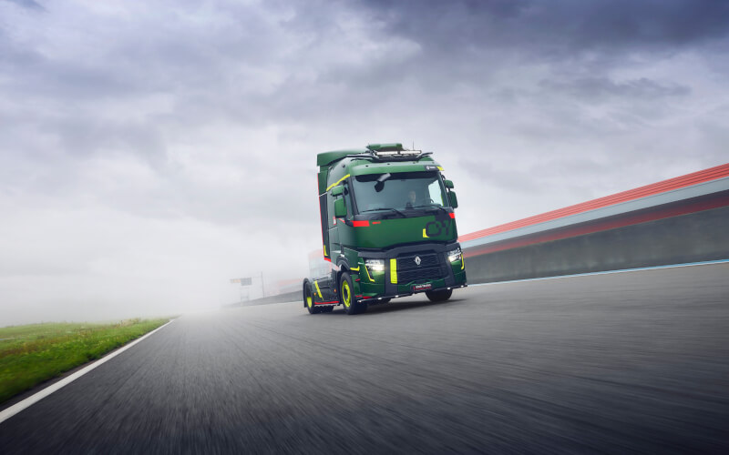 Check-up Media Renault Trucks T 01 Racing action