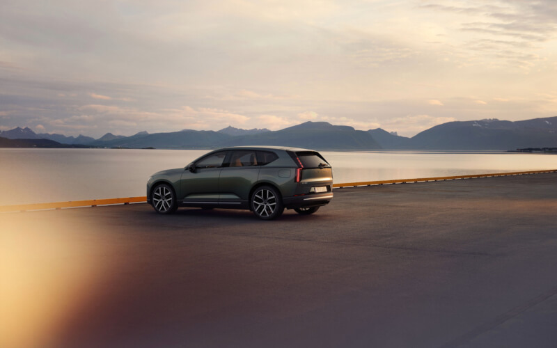 Check-up Media Volvo EX60 rear