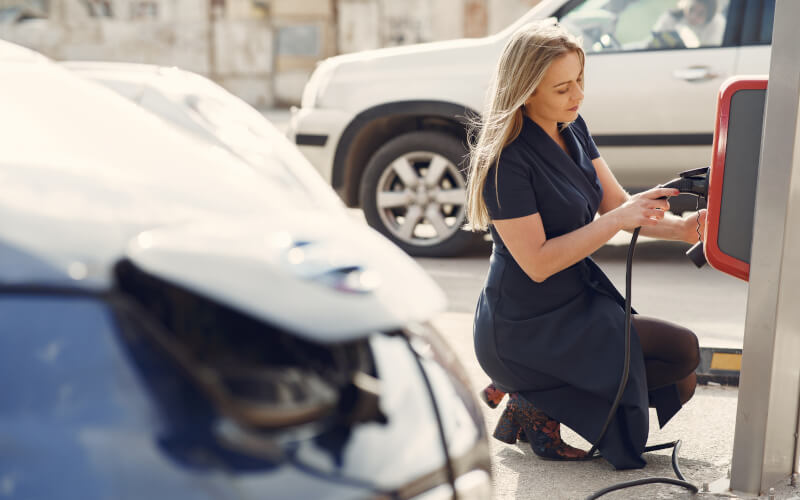 Check-up Media woman goes electric