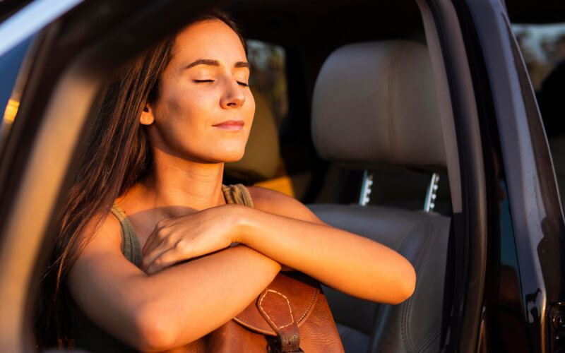 Check-up Media woman in car