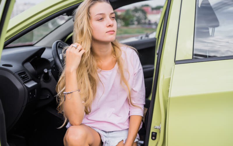 Check-up Media woman in car 2