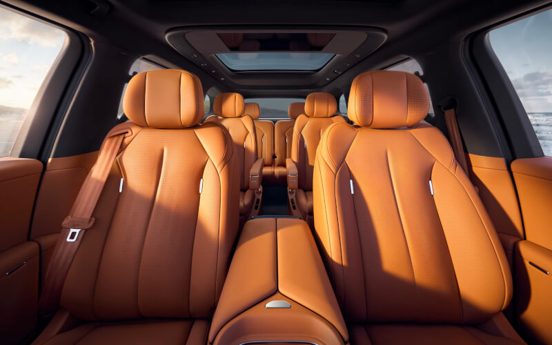 Check-up Media XPENG G9L seats