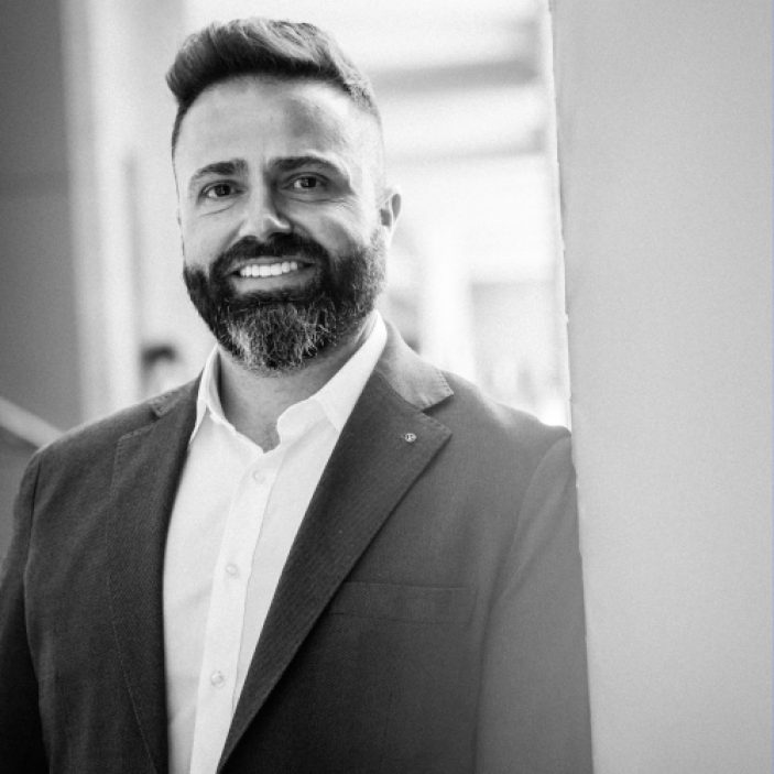 Check-up Media Javier Fernández Mewa smile