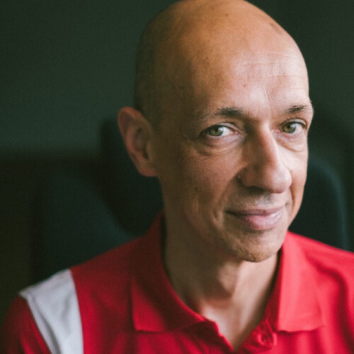 Check-up Media Pedro Proença seated